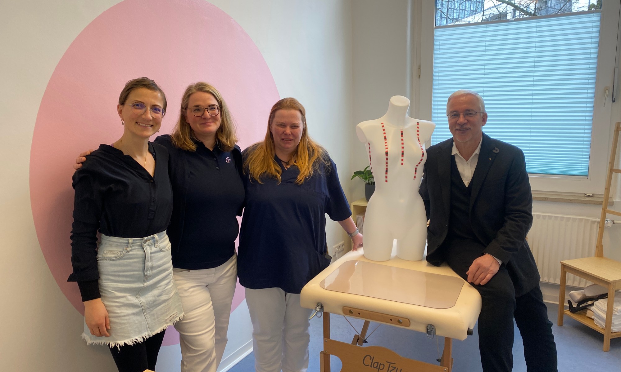 Discovering Hands in Hamburg